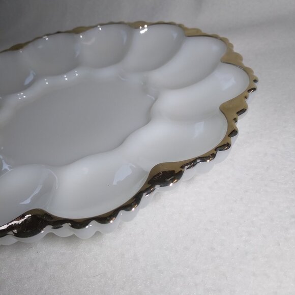 Vintage Anchor Hocking Swirl Milk Glass Deviled Egg Tray Plate Gold Trim MCM - Picture 2 of 7